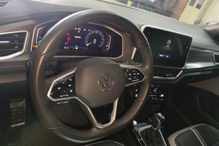 Used Volkswagen T-ROC 2024 300TSI DSG Two-Wheel-Drive Chen Guang Edition Center Console