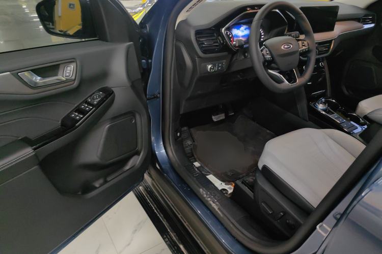 Used Ford Escape 2020 EcoBoost 245 Two-Wheel-Drive Titanium Edition
