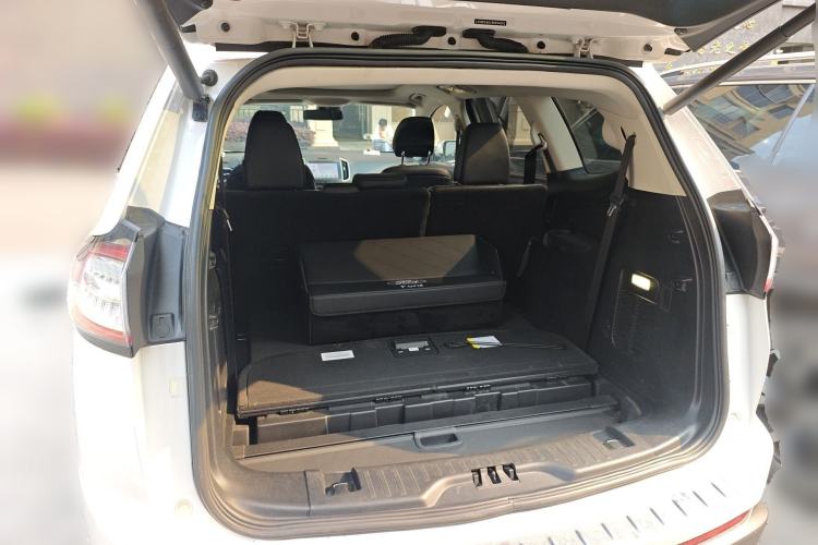 Used Ford Edge 2015 2.0T GTDi Four-Wheel Drive Prestige Model Trunk