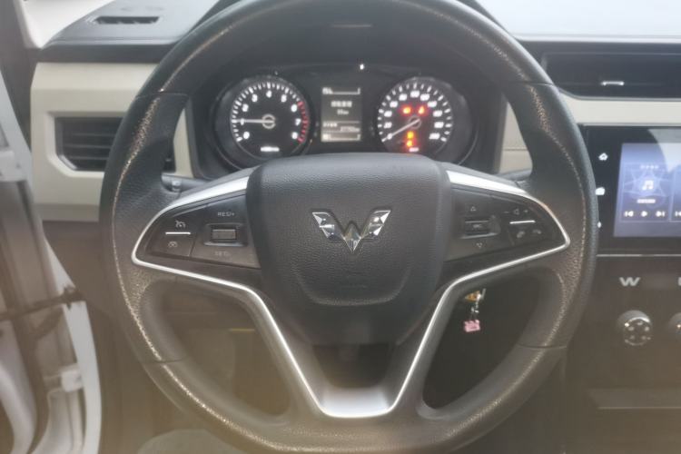 Used Wuling Hongguang PLUS 2020 1.5L Manual Comfort 7-Seater
