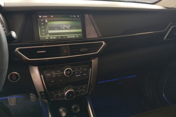 Used Zotye Domy X5 2015 1.5T Manual Luxury Version China IV Standard
