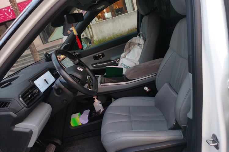 Used Nio ES8 2022 75 kWh Six-Seater Version Left Front Seat