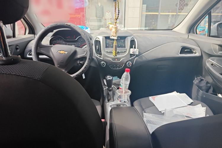 Used Chevrolet Cruze 2017 1.5L Automatic Pioneer Sunroof Edition Center Console