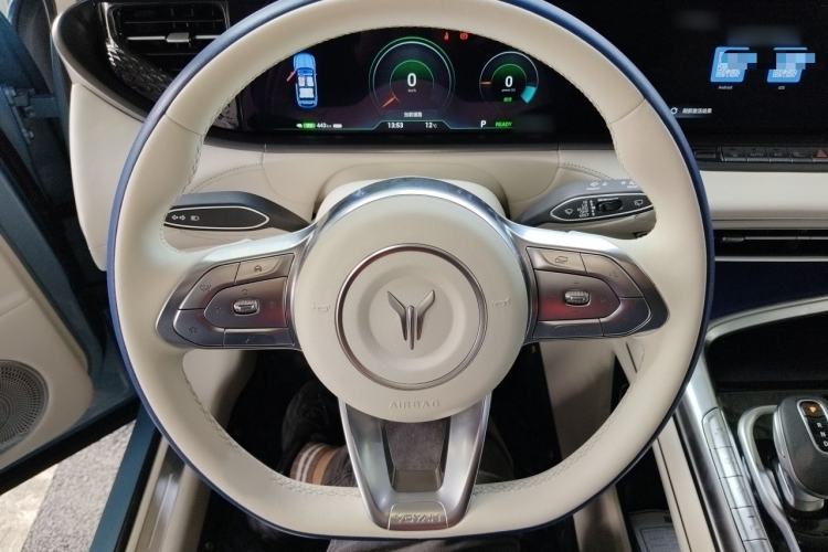 Used VOYAH FREE 2021 Four-Wheel Drive Standard All-Electric Exclusive Luxury Package
