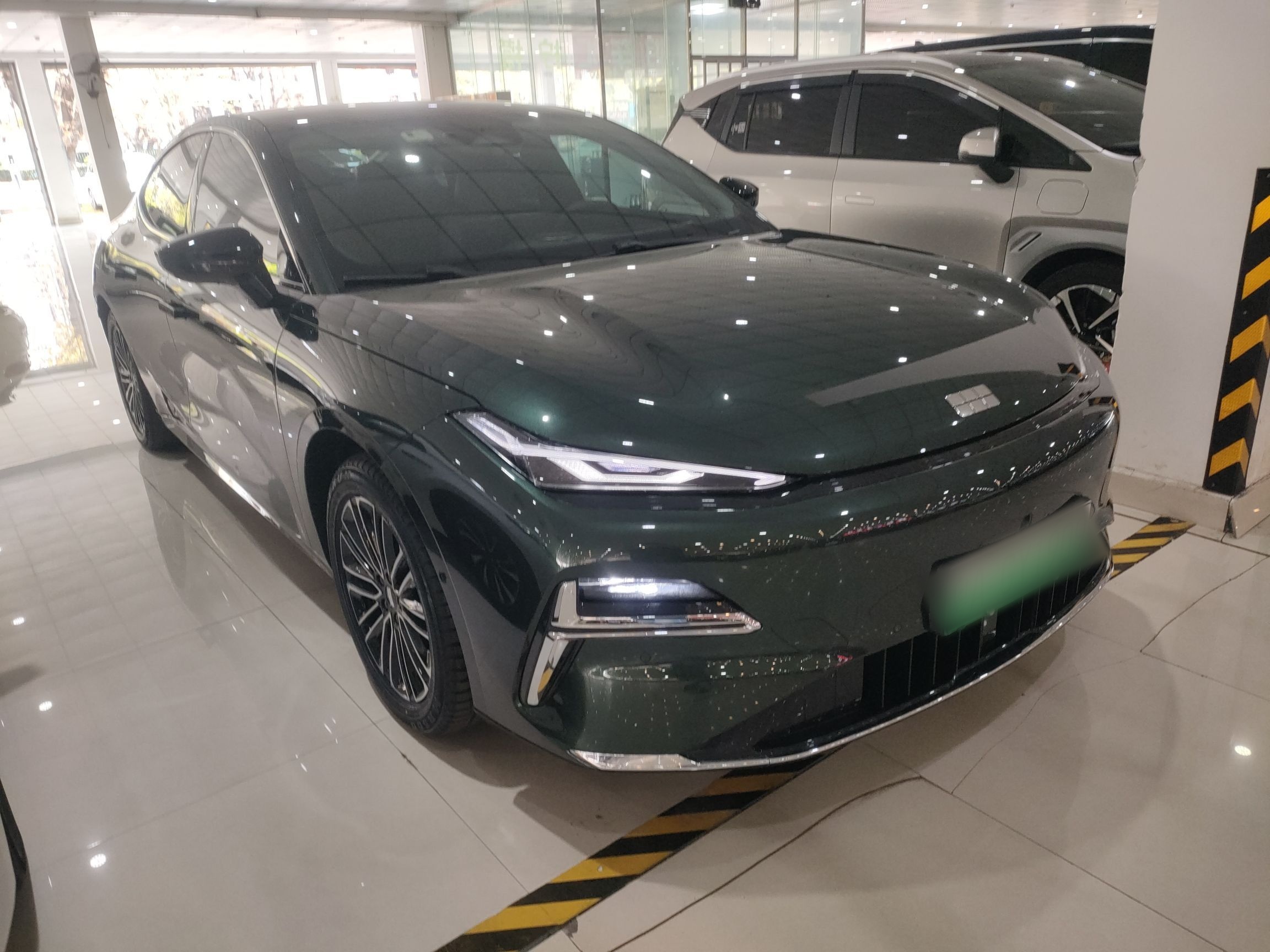 Geely Galaxy 8 2025 130km EM-i Deluxe Edition — снимка 7