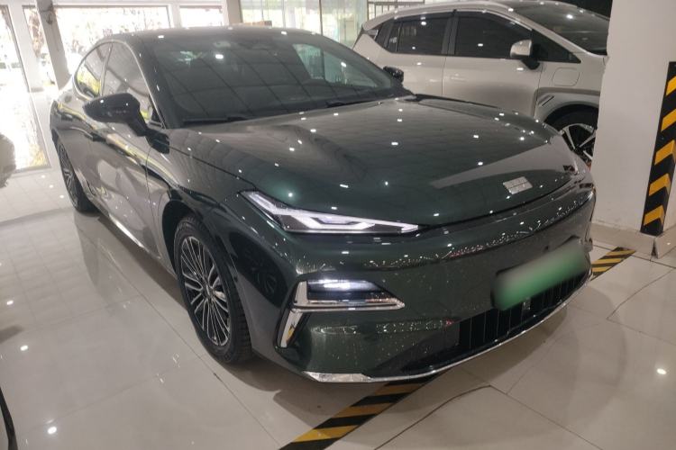 Used Geely Galaxy Galaxy 8 2025 130km EM-i Deluxe Edition
