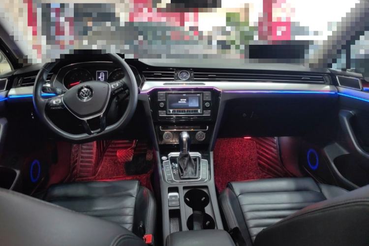 Used Volkswagen Magotan 2019 330TSI DSG Leading Model China VI Standard Center Console