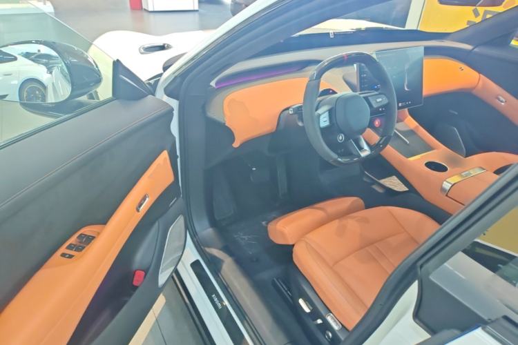 Used Xiaomi Auto YU7 2025 Ultra-Long Range High-Performance All-Wheel-Drive Max Edition Driver Seat