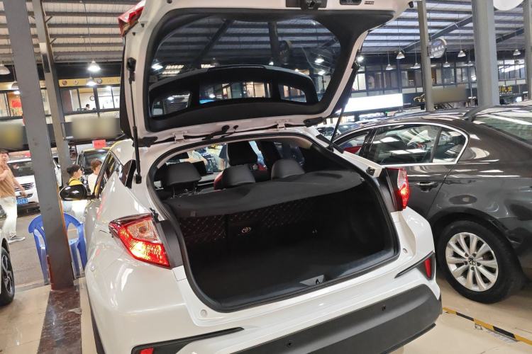 Used Toyota IZOA 2021 Dual-Motor 2.0L Yixiang Edition Trunk