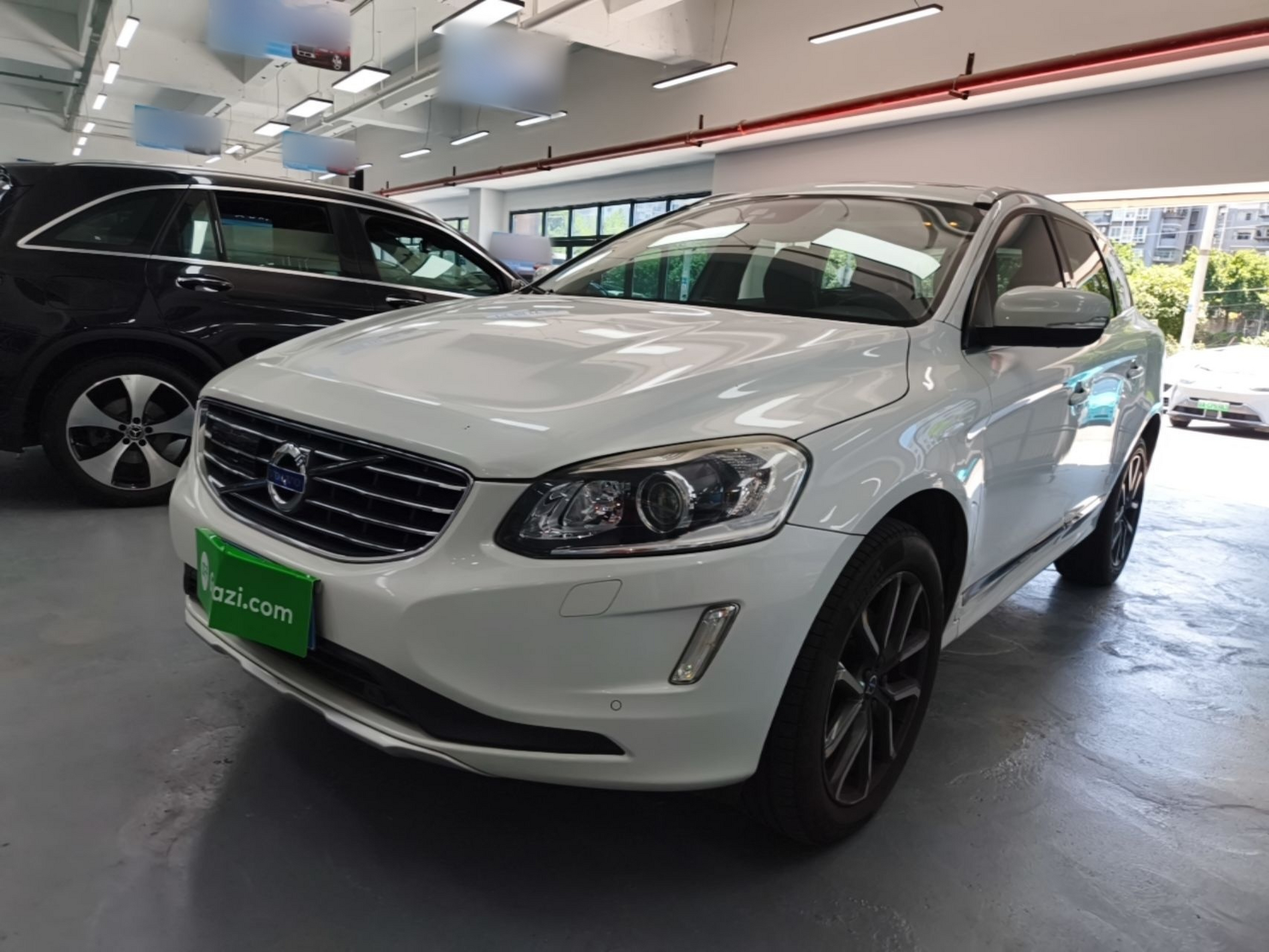 Unter der Vorderseite des Autos