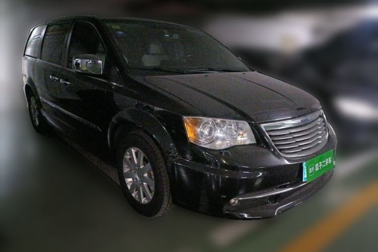 Used Chrysler Grand Voyager 2013 3.6L Luxury Edition Front Right 45 Deg