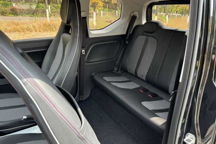 Used Wuling Hongguang MINIEV 2022 GAMEBOY 300km Enthusiast Model with Lithium Iron Phosphate Interior 4