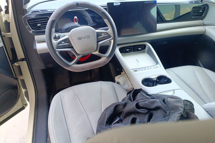 Used BYD Sealion 06 New Energy 2025 Model DM-i 170 Navigation Pro Edition Center Console