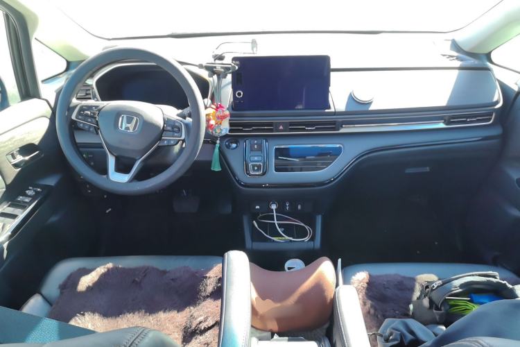 Used Honda Elysion 2022 2.0L eHEV Luxury Edition Center Console