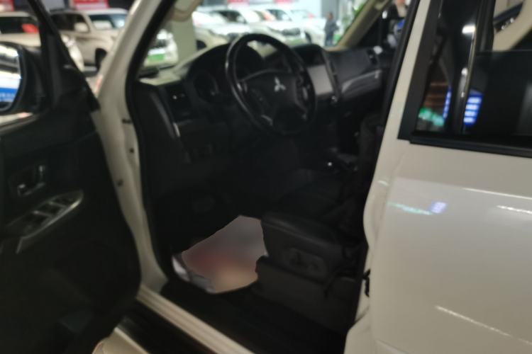 Used Mitsubishi Pajero 2018 3.0L Automatic Standard Edition
