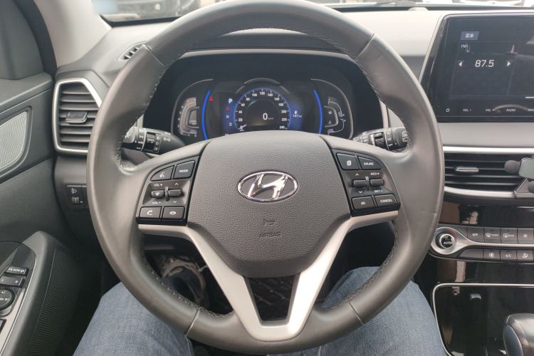 Used Hyundai Tucson 2019 280TGDi Dual-Clutch Two-Wheel Drive Fashion Edition China VI Standard Steering Wheel