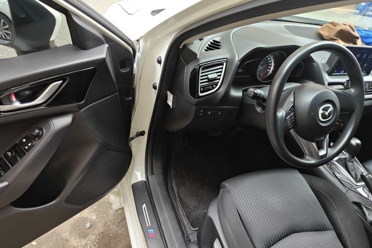 Used Mazda 3 Axela 2016 Sedan 1.5L Automatic Comfort Model