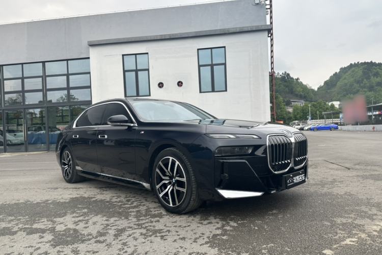 Used BMW 7 Series 2023 735Li M Sport Package Exterior 2