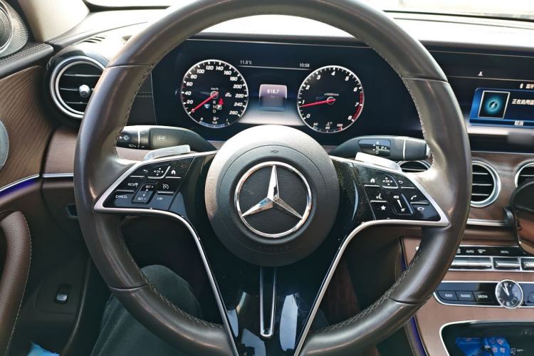 Used Mercedes-Benz E-Class 2017 E 300 L Sporty and Stylish Model
