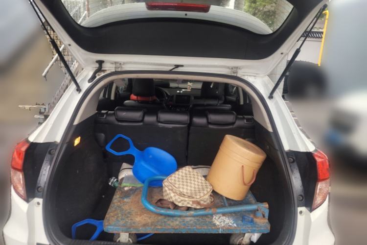 Used Honda Vezel 2017 1.5L manual two-wheel drive Comfort trim level Trunk