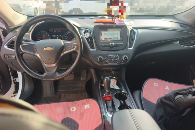 Used Chevrolet Malibu XL 2017 1.5T Automatic Ruichi Edition Center Console