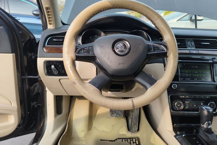 Used Skoda Superb 2013 1.8TSI Automatic Yashi Edition Steering Wheel