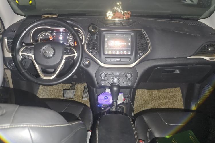 Used Jeep Cherokee 2017 2.0L Superior Edition
