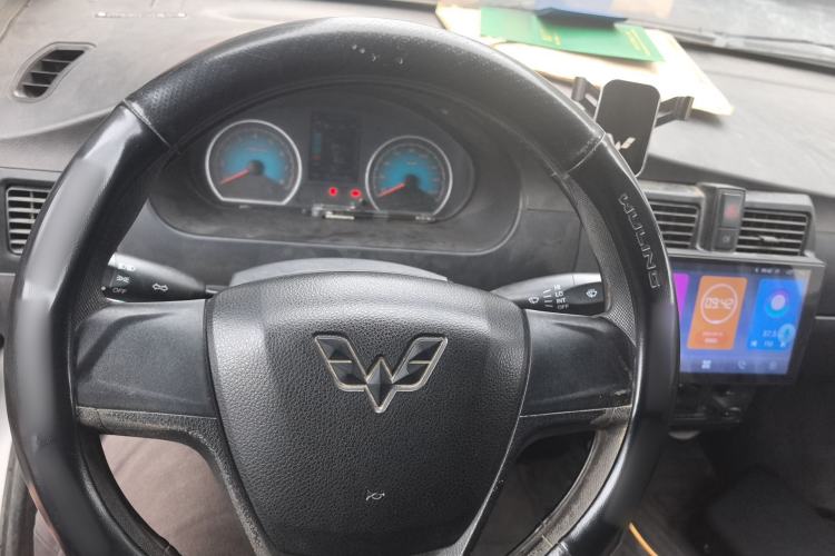 Used Wuling EV50 2021 Van Logistics Vehicle Lishen 41.6kWh Tongyu Electric Control System
