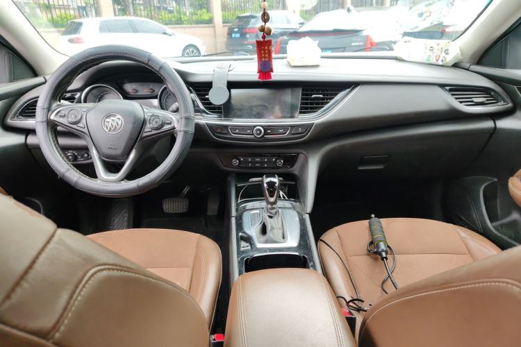 Used Buick Regal 2019 20T Elite Version China VI Standard Center Console
