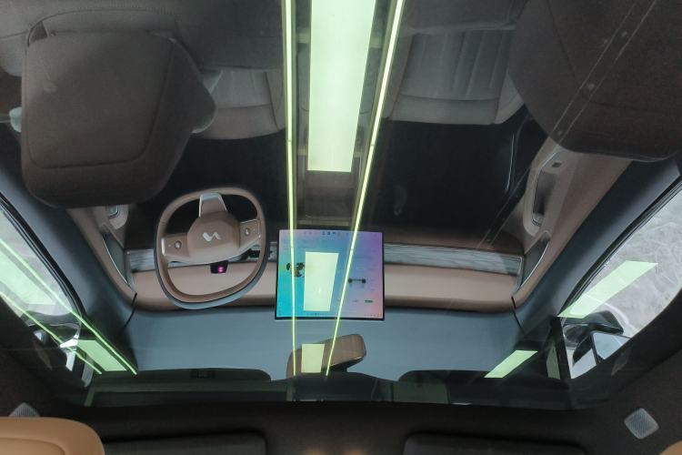 Used ONVO L60 2025 Model—60 kWh Rear-Wheel-Drive Version Headliner