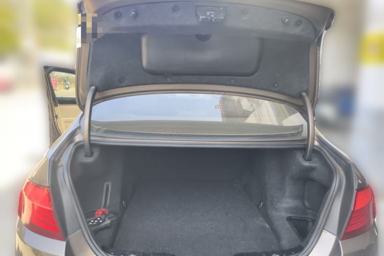 Used BMW 5 Series 2013 525Li Leading Model Trunk