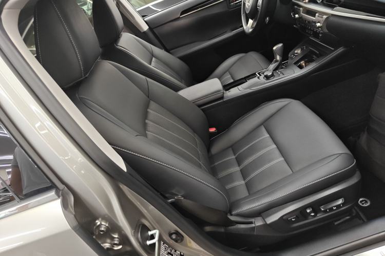 Used Lexus ES 2015 300h Comfort Edition
