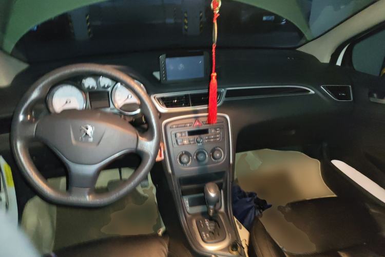 Used Peugeot 308 2014 Enjoy Edition Classic 1.6L Automatic Premium Model Center Console