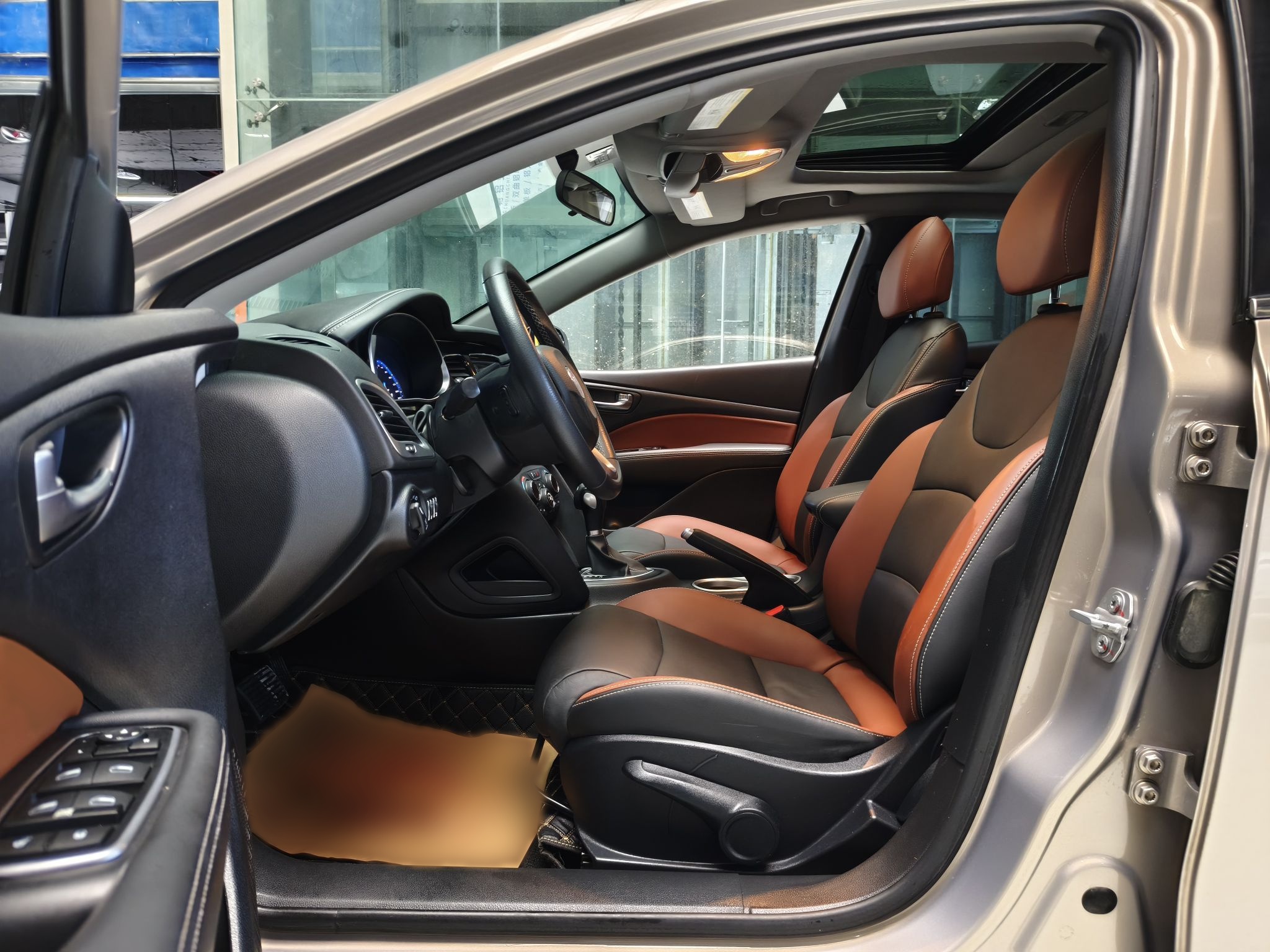 Переднее сиденье в автомобиле