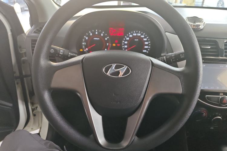 Used Hyundai Verna Ray 2014 1.4L Automatic GLX