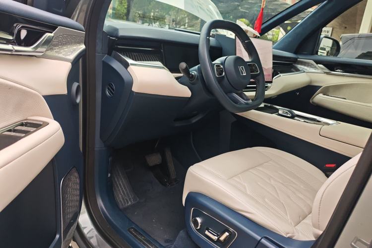 Used Zeekr 009 2024 7-Seater Walk-Through Version Four-Wheel Drive 108 kWh
