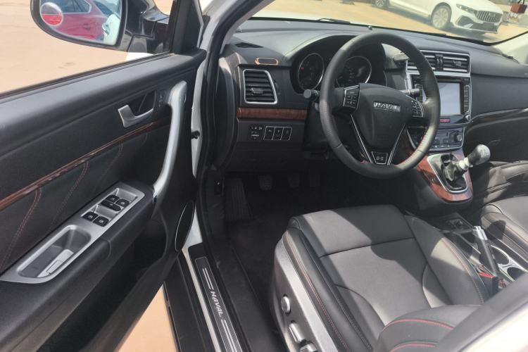 Used Haval H6 2015 Revised Version Sport Edition 1.5T Manual Transmission Two-Wheel Drive Elite Grade
