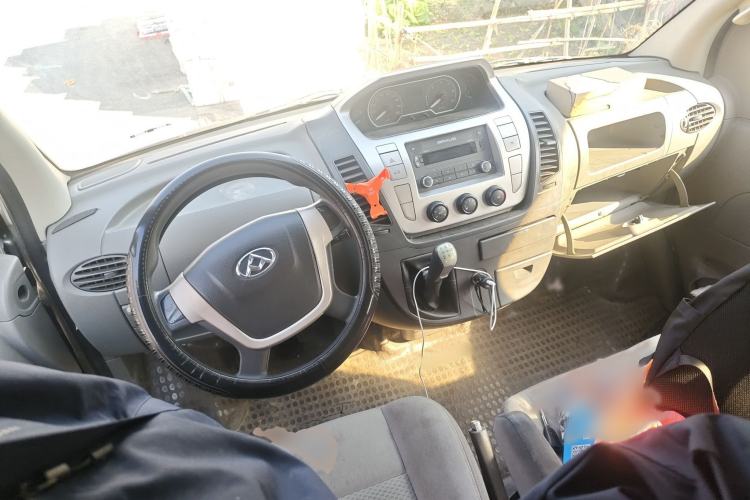 Used SAIC MAXUS Xintu V80 2017 2.5T 6-Speed Manual Aoyuntong National V Short Wheelbase Mid-Height 5/6/10-Seater