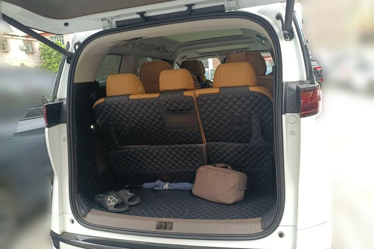 Used Denza D9 2022 DM-i 970 Four-Wheel Drive Prestige Model
