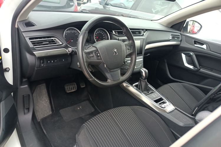 Used Peugeot 408 2014 1.8L Automatic Luxury Edition Center Console