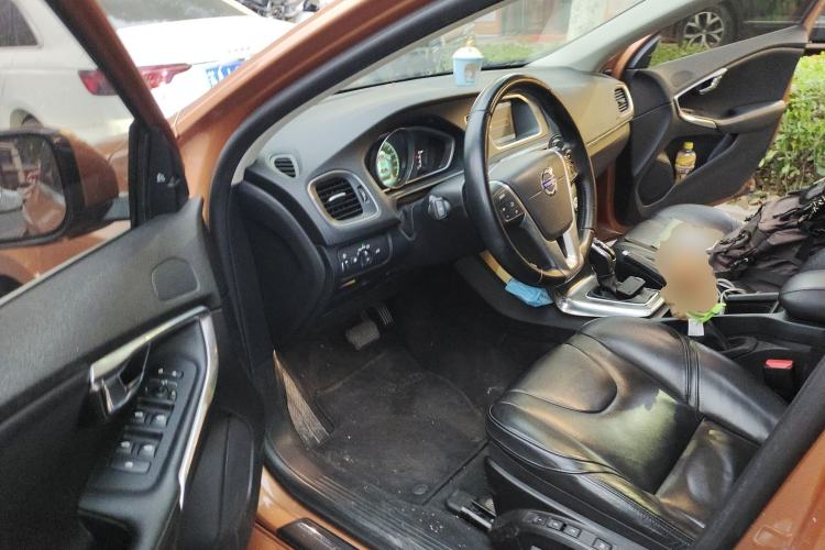 Used Volvo V40 2014 2.0T Zhiya Edition Driver Seat