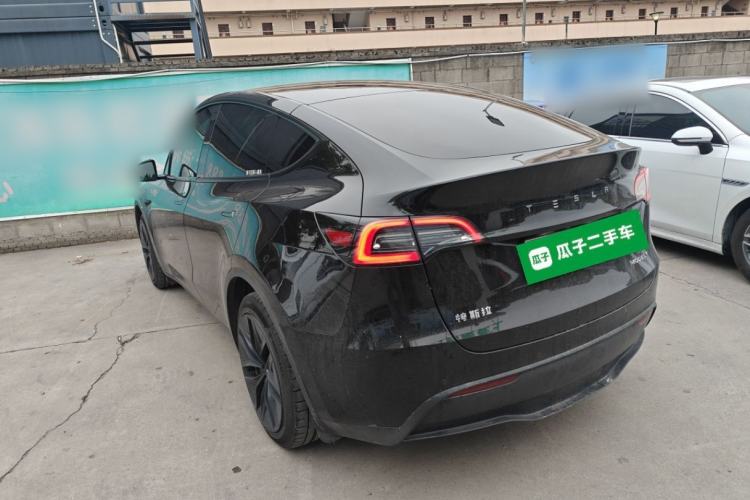 Used Tesla Model Y 2023 Long-Range All-Wheel-Drive Version
