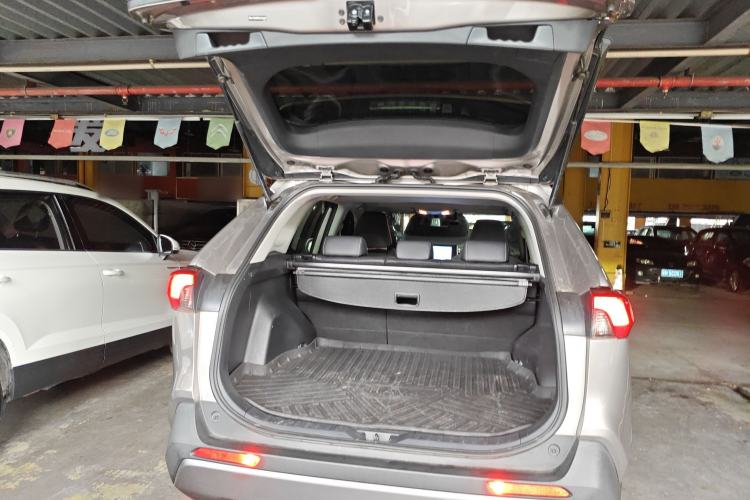 Used Toyota RAV4 2020 Dual-Engine 2.5L E-CVT 4x4 Elite PLUS Edition
