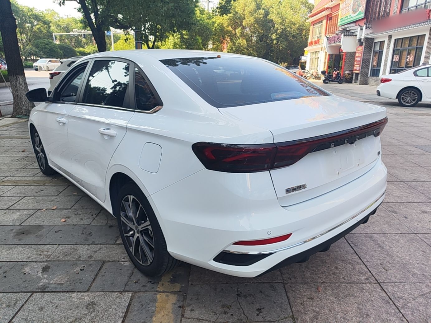 Geely Auto Emgrand 2022 4th Generation 1.5L CVT Luxury Model - Premium — снимка 4