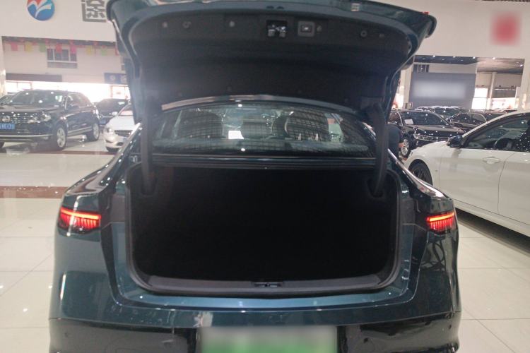 Used Nissan N7 2025 625 Max Trunk