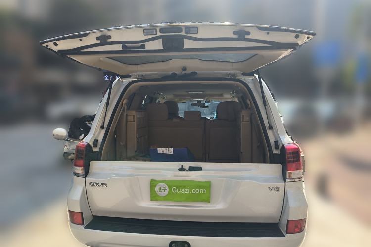 Used Toyota Land Cruiser 2015 4.0L V6 Middle East Low-Trim Version
