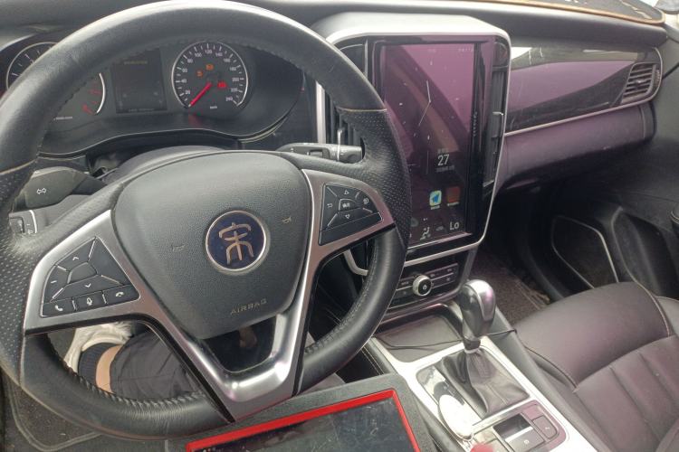 Used BYD Song MAX 2018 1.5T Automatic Smart Connect Luxury 6-Seater Center Console