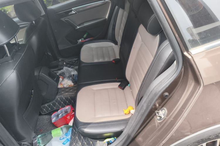 Used Volkswagen Cross Lavida 2014 1.6L Automatic Left Rear Seat