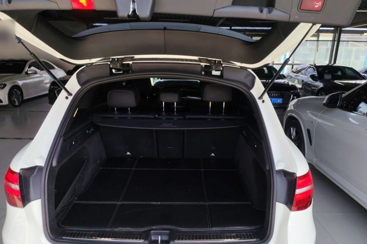 Used Mercedes-Benz GLC 2018 GLC 260 4MATIC Dynamic Edition Trunk