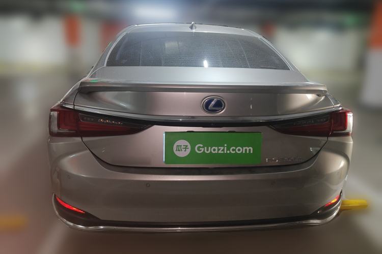 Used Lexus ES 2020 300h Premier Edition Rear